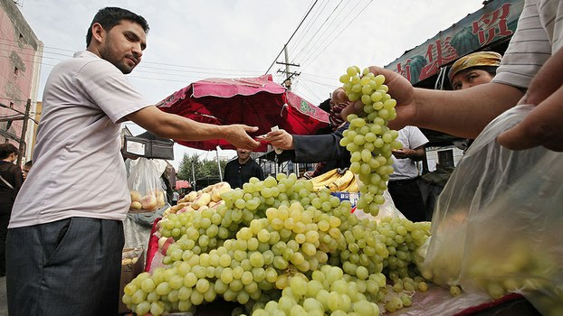 Uyghur Grape Merchants Suffer Losses Amid Party Congress Clampdown