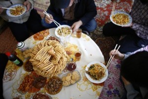 Uighur refugees have their lunch in a gated complex where they are housed in the central city of Kayseri, Turkey, February 11, 2015. Thousands of members of China's Turkic language-speaking Muslim ethnic minority have reached Turkey, mostly since last year, infuriating Beijing, which accuses Ankara of helping its citizens flee unlawfully. Turkish officials deny playing any direct role in assisting the flight. Picture taken February 11, 2015. To match Insight TURKEY-CHINA/UIGHURS    REUTERS/Umit Bektas - RTX1LZ9G